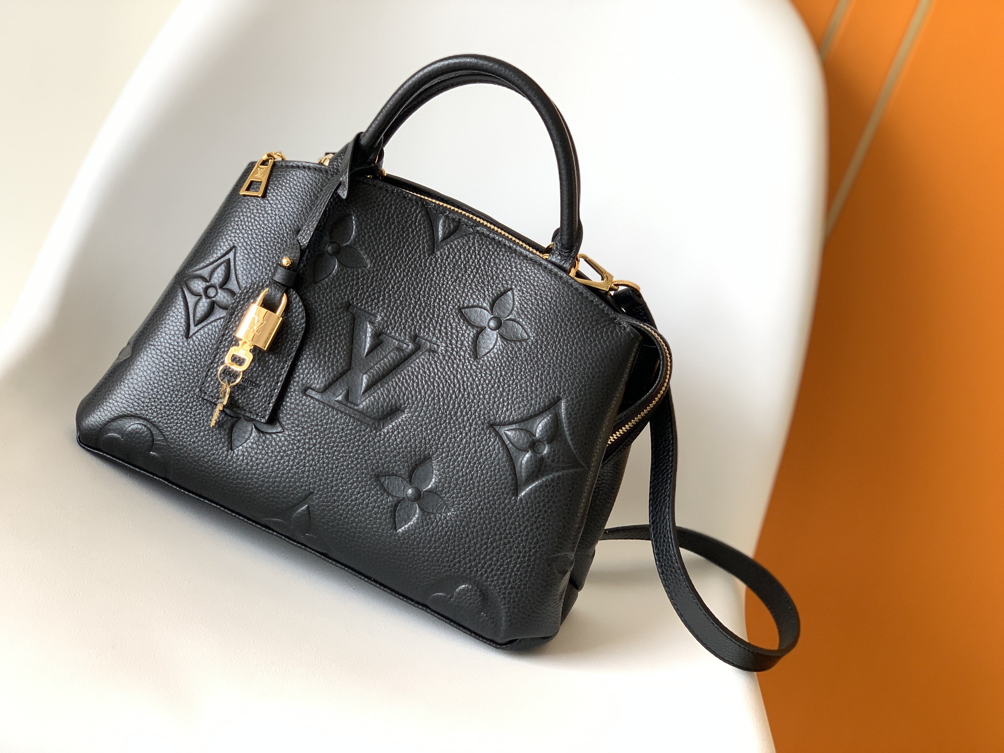 Louis Vuitton LV Classic Handbag Premium Canvas Model M27302 Crossbody Strap Evening Party Luxury Accessory